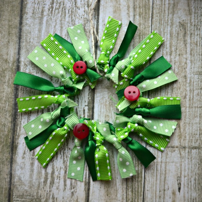 Handmade Ornament Hop: Ribbon Wreath