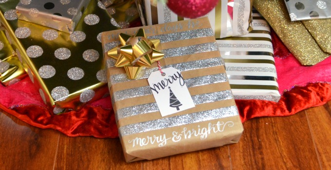 Simple Chic Holiday Gift Wrapping