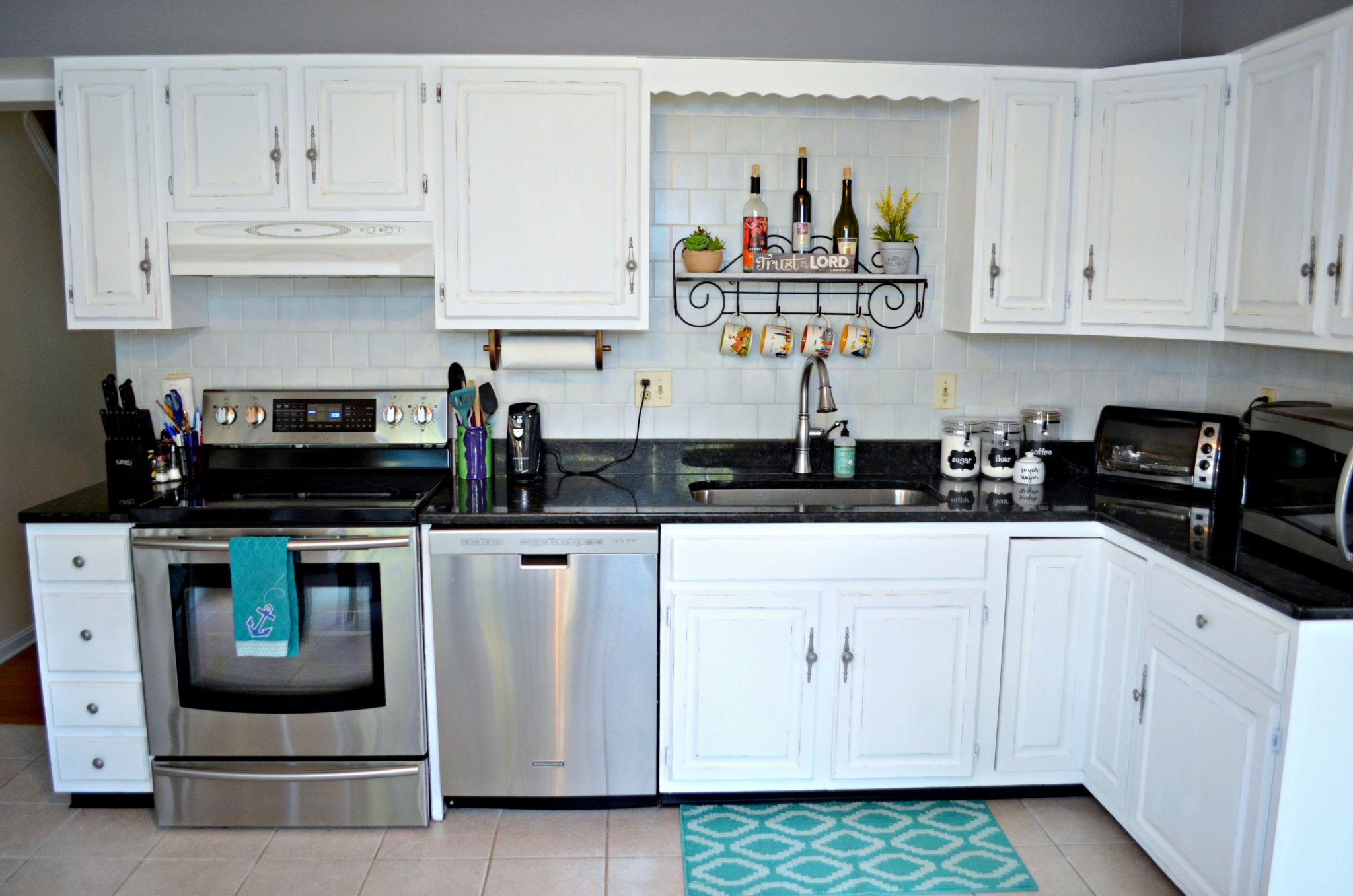 Kitchen Makeover: Painting the Cabinets