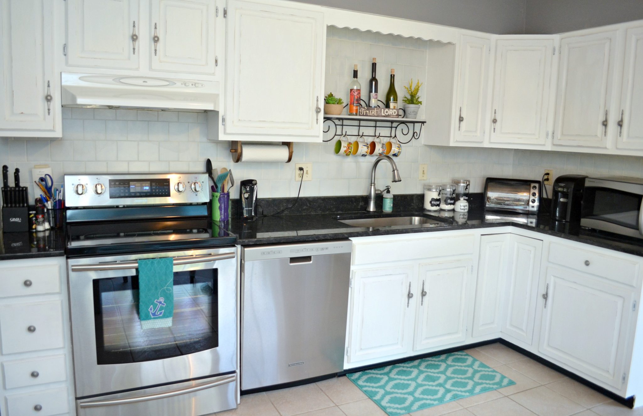 Painting Cabinets: A Kitchen Makeover