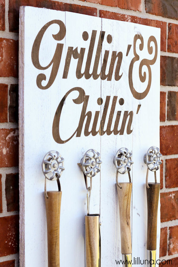Grillin & Chillin Sign