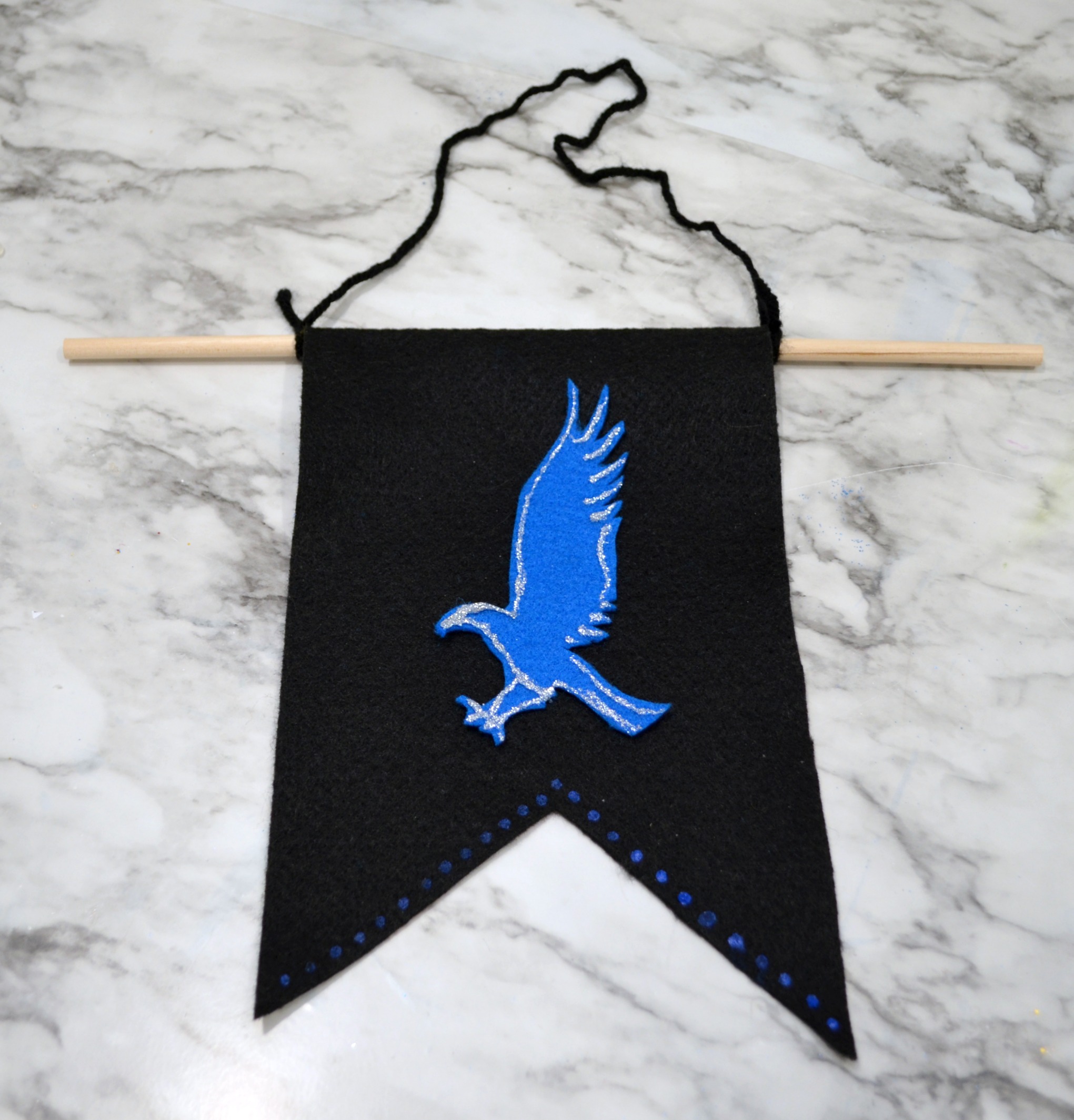 DIY: HOGWARTS HOUSE BANNERS Step by Step instructions with free printouts  on making Slyther…