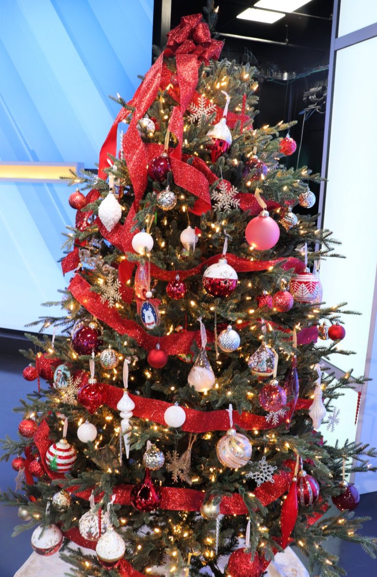 Decorating a Meaningful and Beautiful Holiday Tree