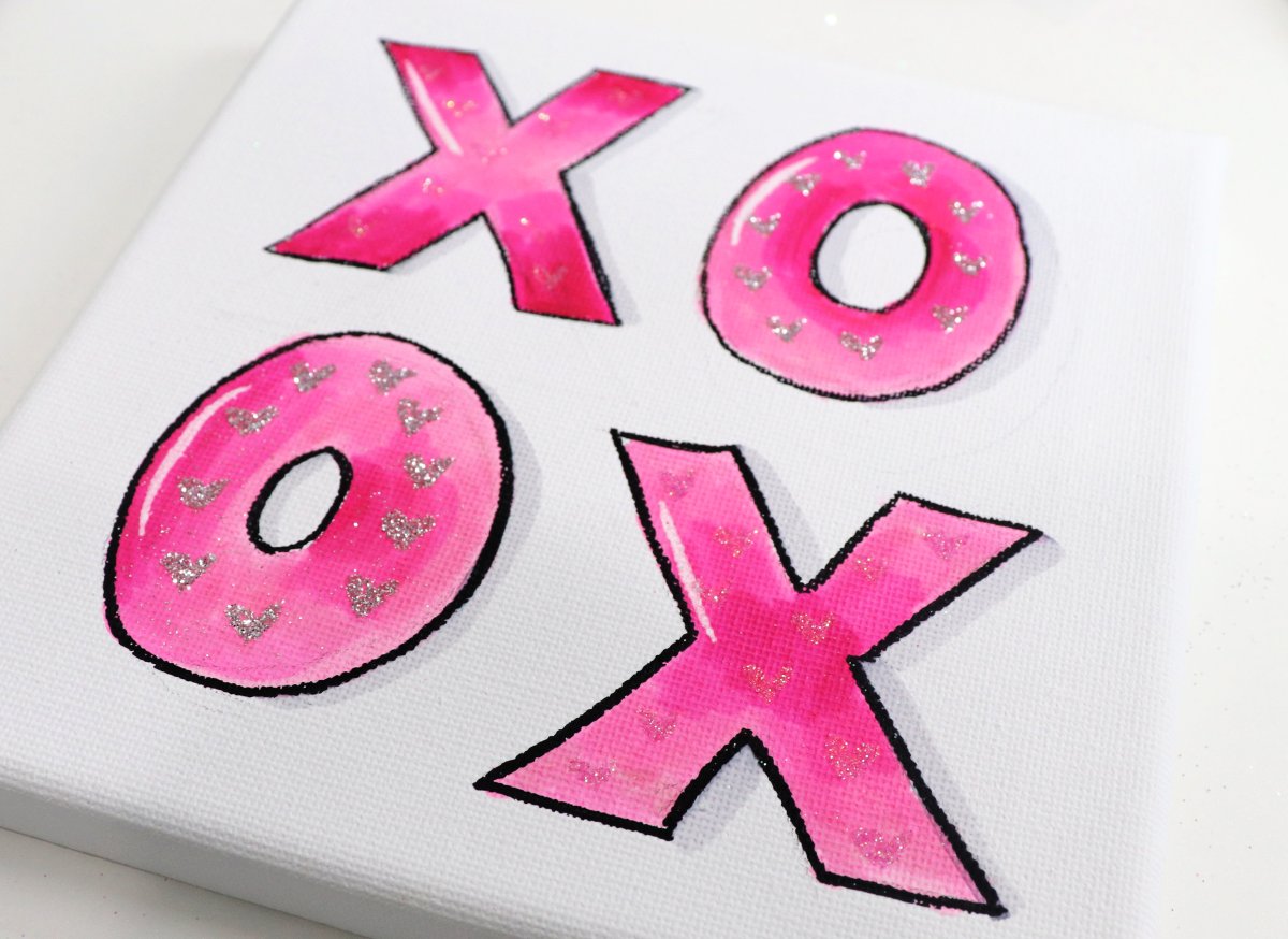 Image contains a white canvas with pink "xo" letters.