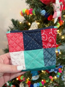 Quilted Patchwork Zipper Pouch – Free Pattern